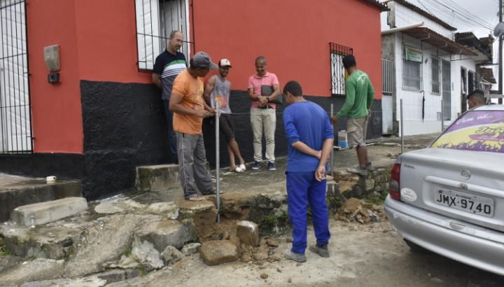 Camacã: Rua Nossa Senhora do Socorro ganha corrimão de seguranç